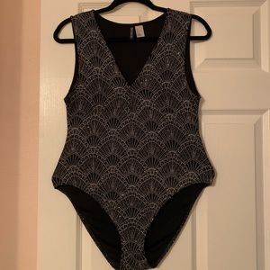 H&M Art Deco Glittery Silver V-neck Bodysuit Sz L